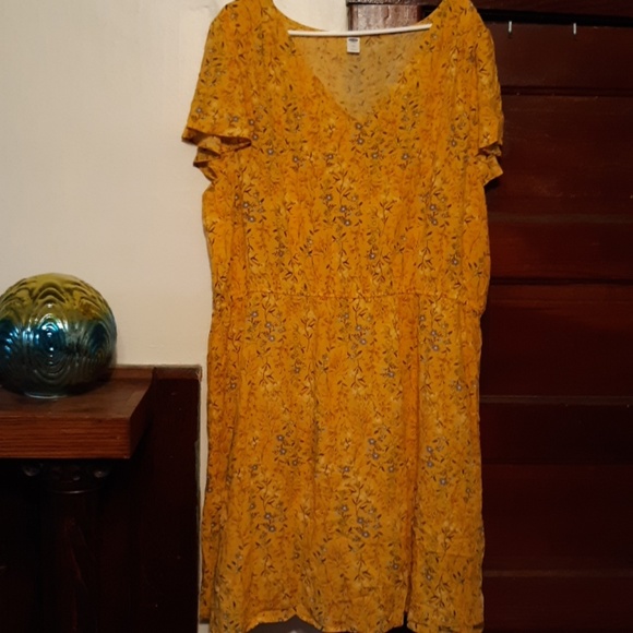 Old Navy Dresses & Skirts - NWT Floral Old Navy Dress.